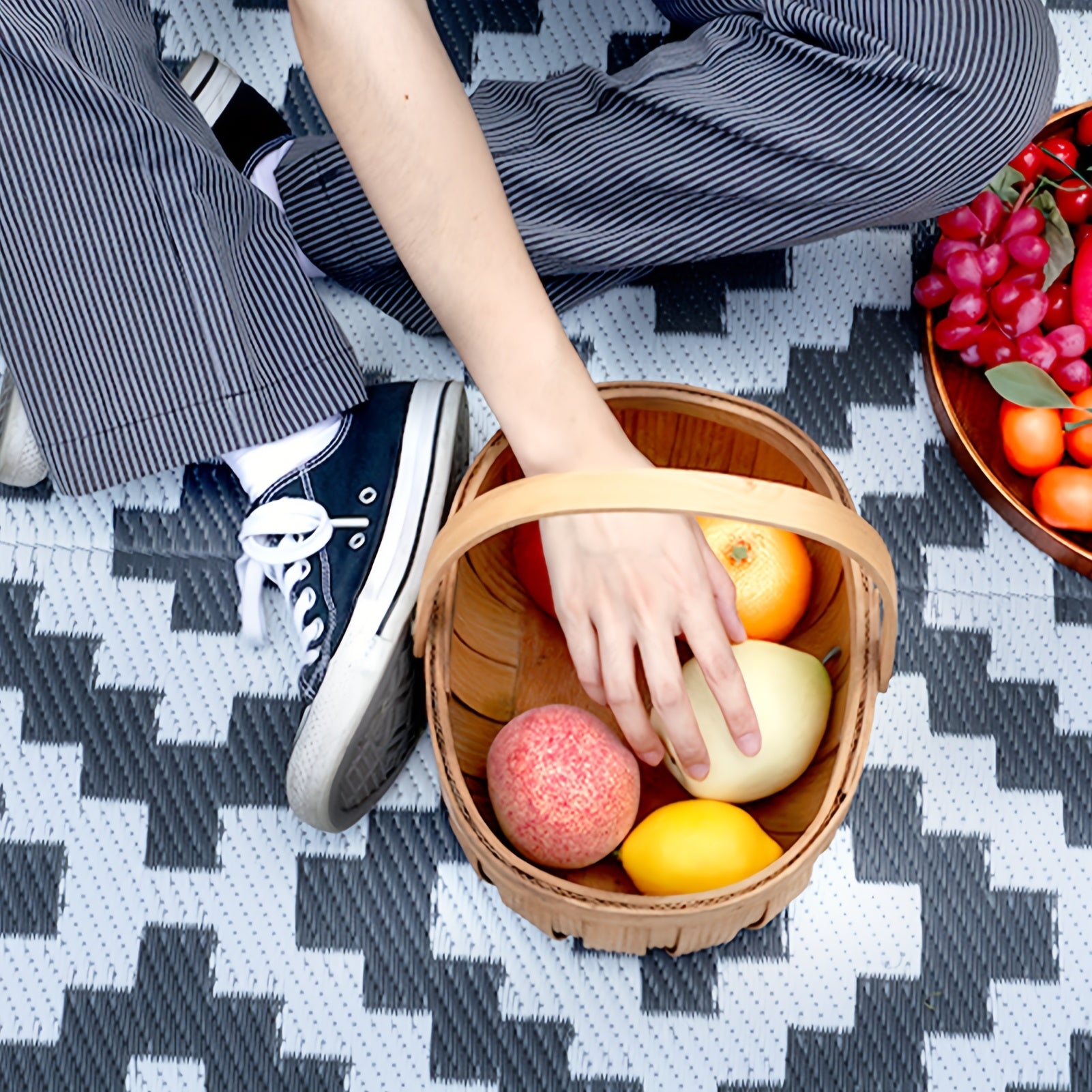 Fdit 9x12ft Portable Folding Beach Mat, Gray & White Woven Plastic, Hand Washable, PVC Backing, Outdoor Picnic Camping Travel Mat